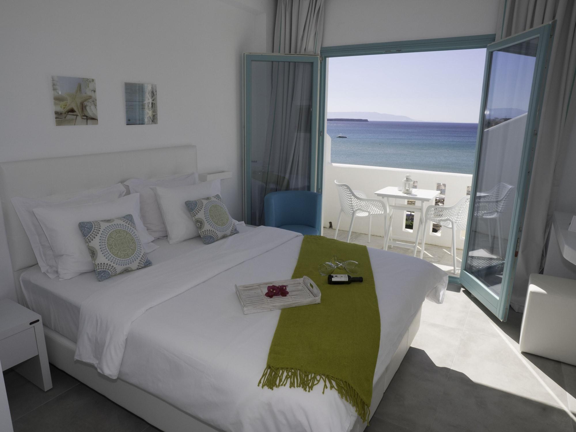 Amaryllis Chrisi Akti (Paros)